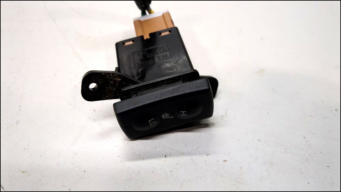 Кнопка обогрева сидений M331382 - 8552956 | Фото#1 Кнопка обогрева сидений M331382 - 8552956 | Фото#1