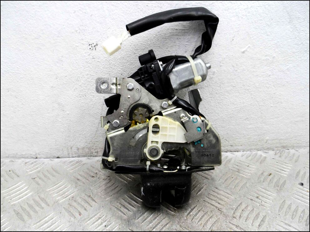 Замок багажника D7661372B, 1638000120 - 90187429 | Фото#1 Замок багажника D7661372B, 1638000120 - 90187429 | Фото#1