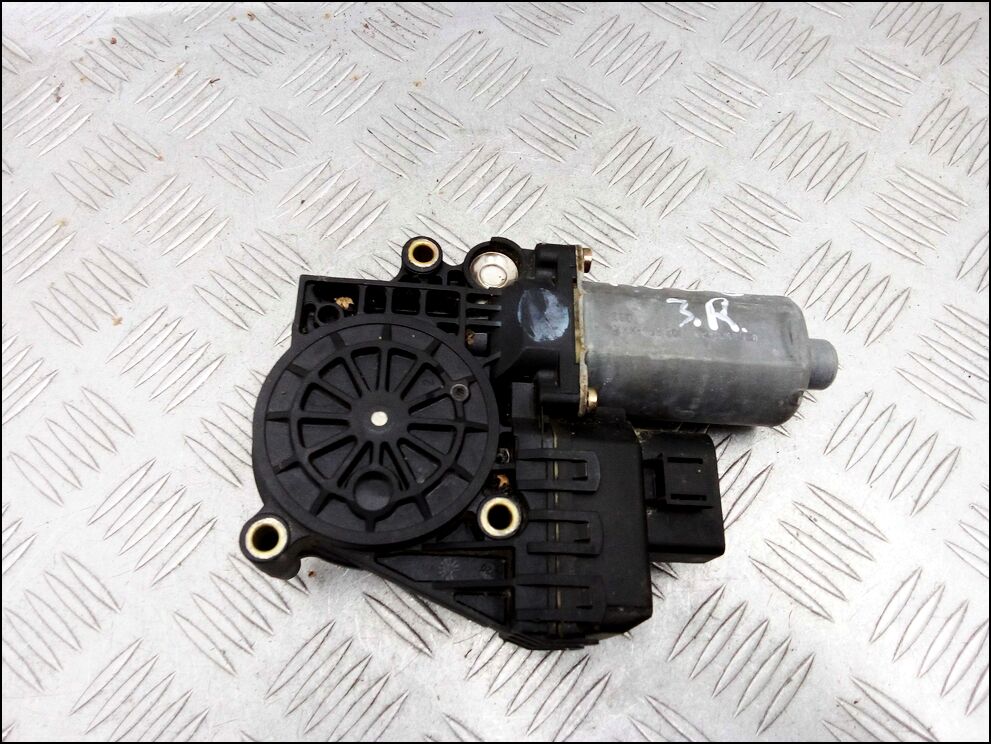 Двигатель стеклоподъемника 0130821784 - 90260991 | Фото#1 Двигатель стеклоподъемника 0130821784 - 90260991 | Фото#1