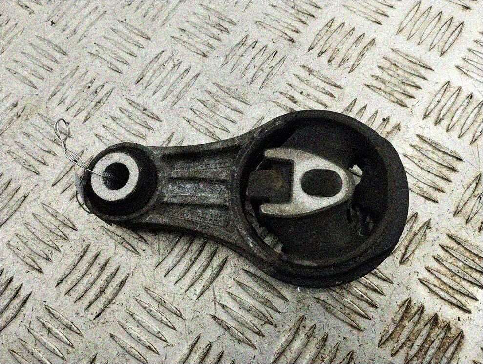 Подушка двигателя Renault Laguna 3 2009-2026 - 55428238