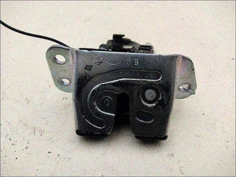 Замок багажника Kia Rio 2 2005-2011 - 55429277